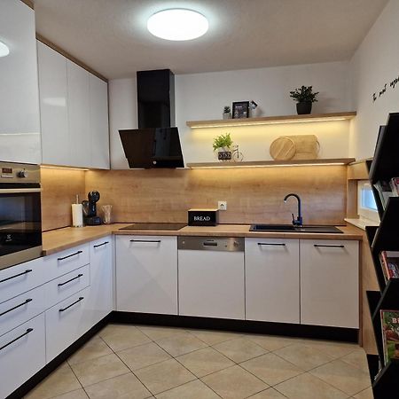 Beautiful Holiday Home "Villa Luka" Kastel Stafilic Bagian luar foto