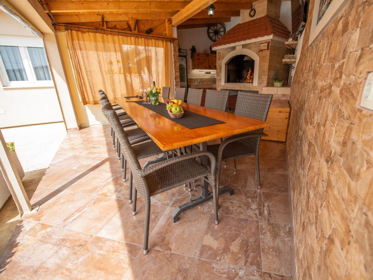Beautiful Holiday Home "Villa Luka" Kastel Stafilic Bagian luar foto